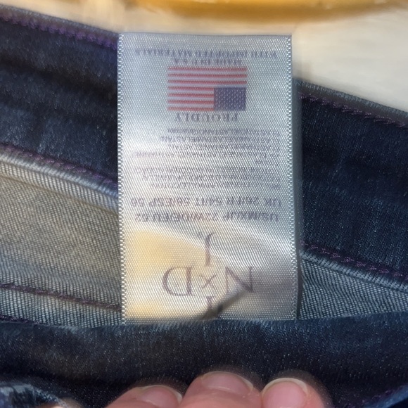 NYDJ Relaxed fit w/ tapered leg Women’s 22W** Note discoloration flaw in front** - Picture 9 of 10